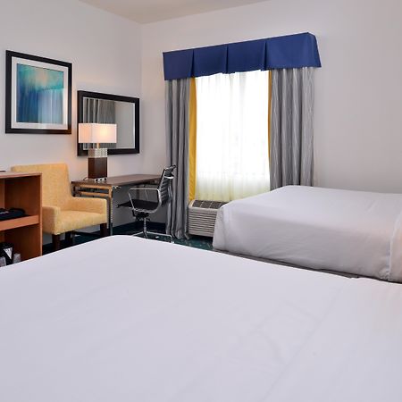 ฮอลิเดย์ อินน์ เอ็กซ์เพรส แอนด์ สวีท เวสต์ โอเชียนซิตี้ West Ocean City ภายนอก รูปภาพ